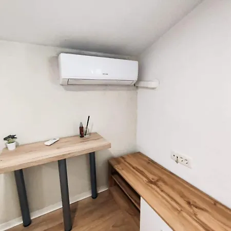 Apartment Sandy For 2 Near Centre