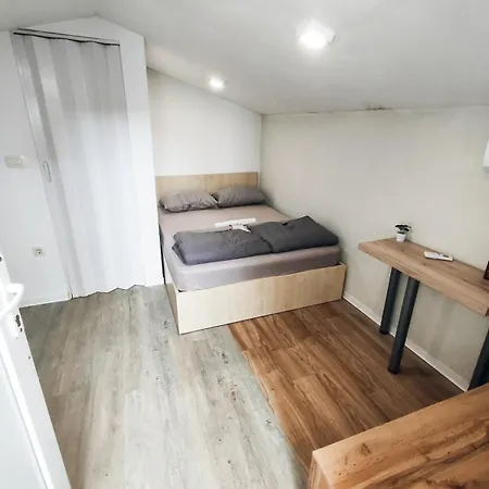 Sandy For 2 Near Centre Apartment *